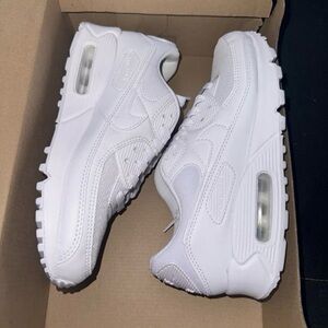 ~- Women’s Nike Air Max~~NEW with Box~~Size 7.5~~RETAIL $135~~
